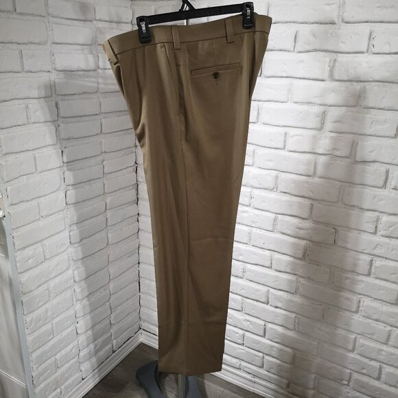NWT Haggar Cool Right Men's Size 42/32 Flat Front Straight Fit Tan Pants - Picture 2 of 16